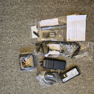 Motorola R7 Two-Way Digital Radio with Remote Speaker Microphone